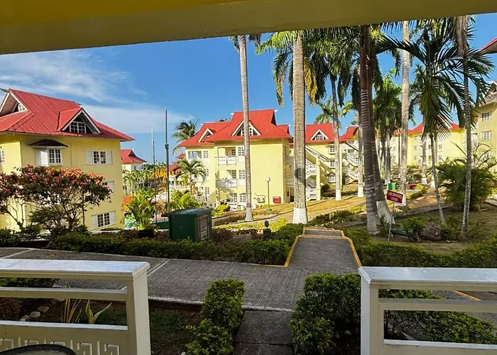 Apartment Tropical Vista Accessible Retreat