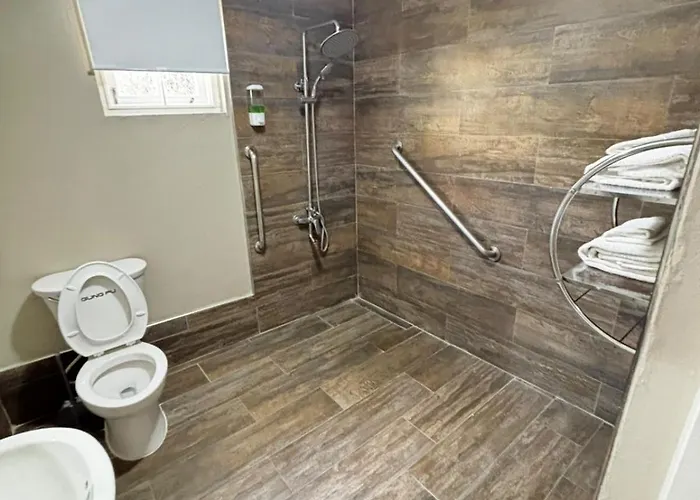 Tropical Vista Accessible Retreat Apartment